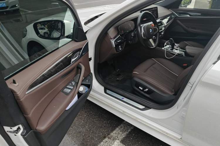Used BMW 5 Series 2022 Restyled 525Li M Sport Package Driver Seat
