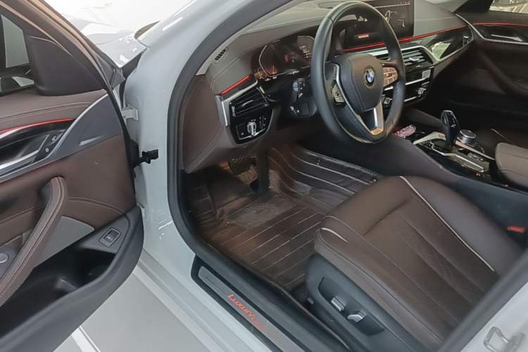 Used BMW 5 Series 2022 Second Facelift 525Li Luxury Package Driver Seat