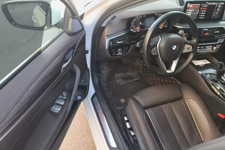 Used BMW 5 Series 2022 Second Facelift 530Li Luxury Edition Premium Package Driver Seat