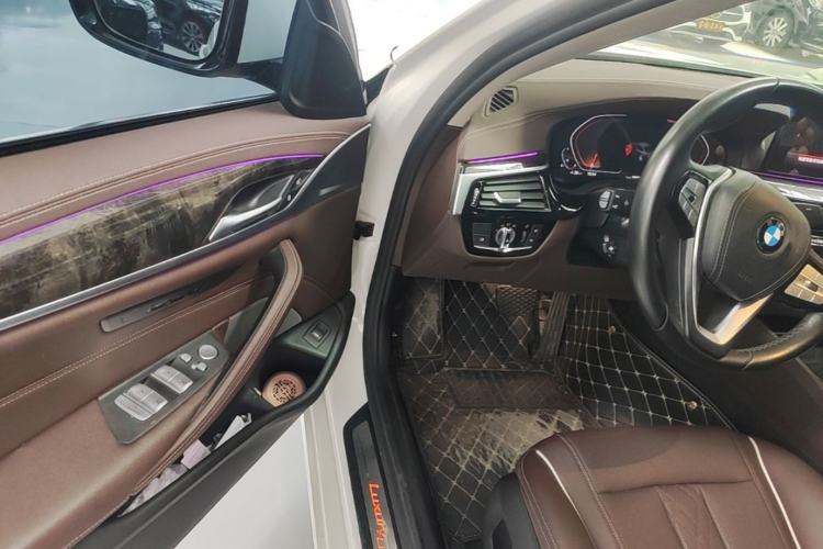 Used BMW 5 Series 2022 Restyled 525Li Luxury Package Driver Seat