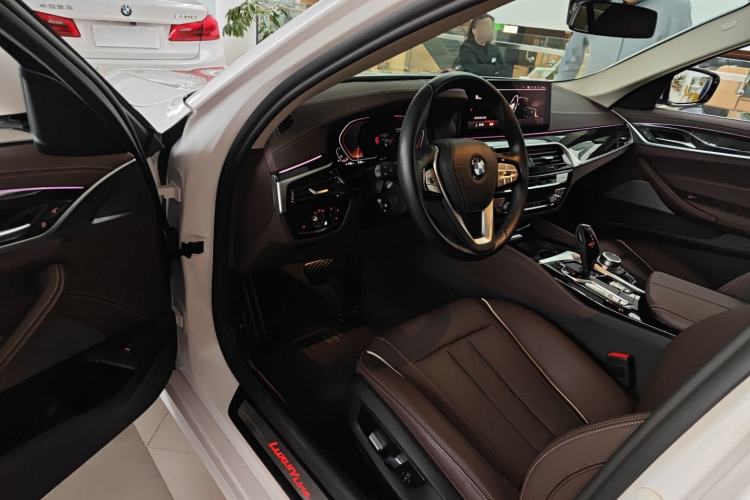 Used BMW 5 Series 2022 Restyled 525Li Luxury Package Driver Seat