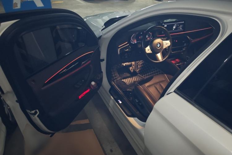 Used BMW 5 Series 2022 Restyled 525Li M Sport Package Driver Seat