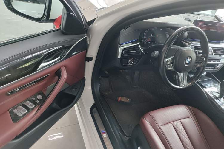 Used BMW 5 Series 2022 Restyled 525Li M Sport Package Driver Seat