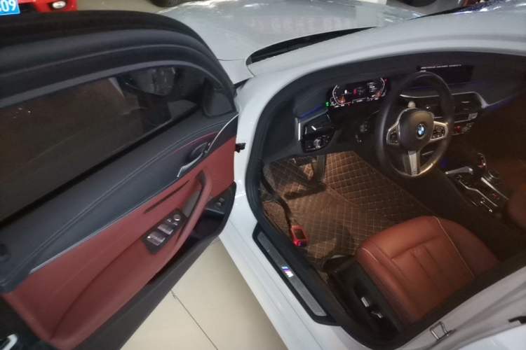 Used BMW 5 Series 2022 530Li Leading Model M Sport Package Driver Seat