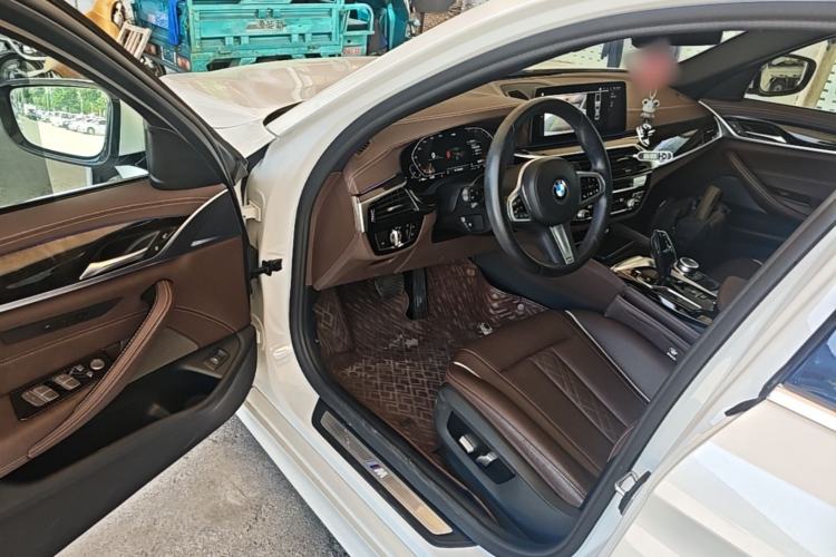 Used BMW 5 Series 2022 Restyled 525Li M Sport Package Driver Seat