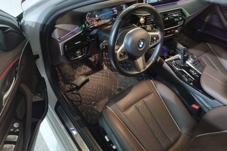 Used BMW 5 Series 2022 Restyled 530Li Leading Edition M Sport Package Driver Seat