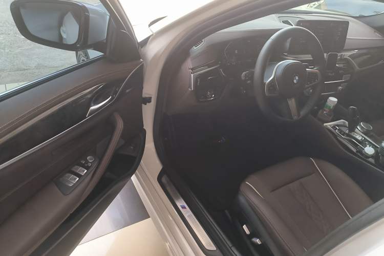 Used BMW 5 Series 2022 Restyled 525Li M Sport Package Driver Seat