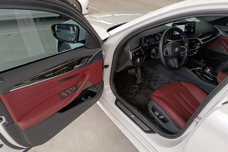 Used BMW 5 Series 2022 Restyled 525Li M Sport Package Driver Seat