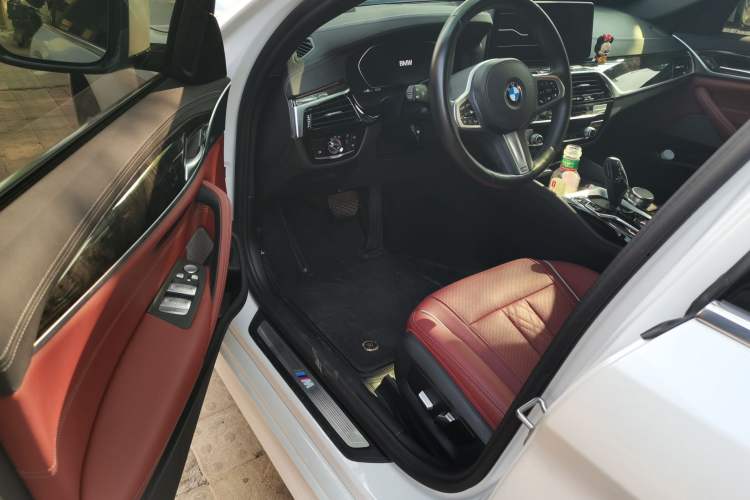 Used BMW 5 Series 2022 Restyled 525Li M Sport Package Driver Seat