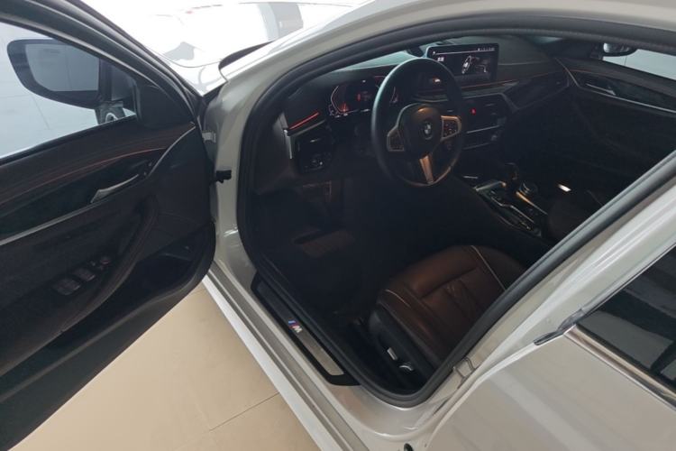 Used BMW 5 Series 2022 Restyled 525Li M Sport Package Driver Seat
