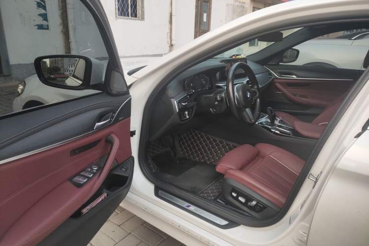 Used BMW 5 Series 2022 Second Facelift 530Li Luxury Version M Sport Package Driver Seat