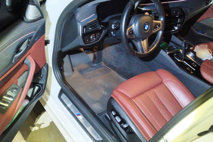 Used BMW 5 Series 2022 530Li Luxury Edition M Sport Package Driver Seat