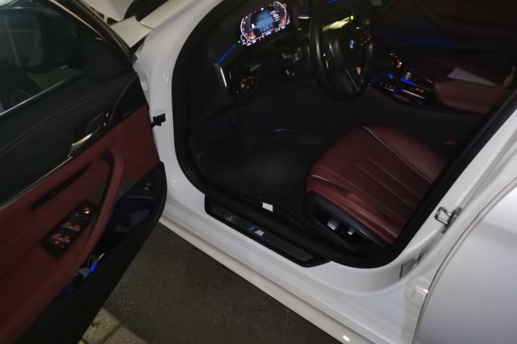 Used BMW 5 Series 2022 530Li Leading Model M Sport Package Driver Seat