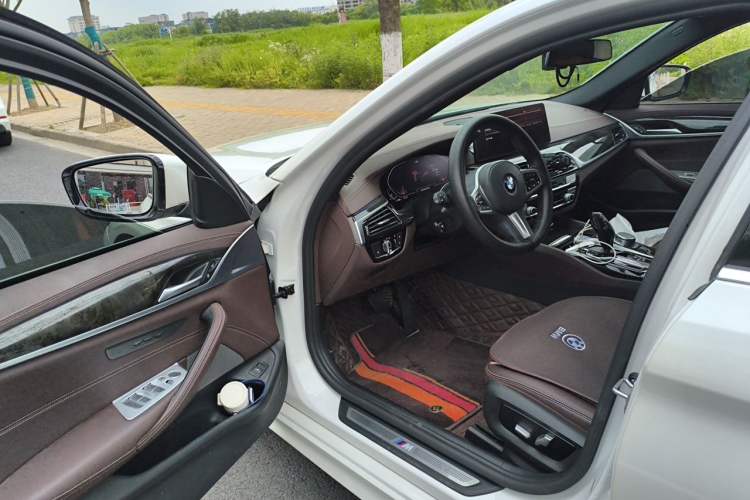 Used BMW 5 Series 2022 Restyled 525Li M Sport Package Driver Seat