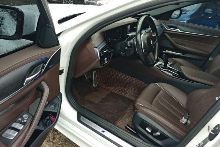 Used BMW 5 Series 2022 Restyled 530Li Leading Edition M Sport Package Driver Seat