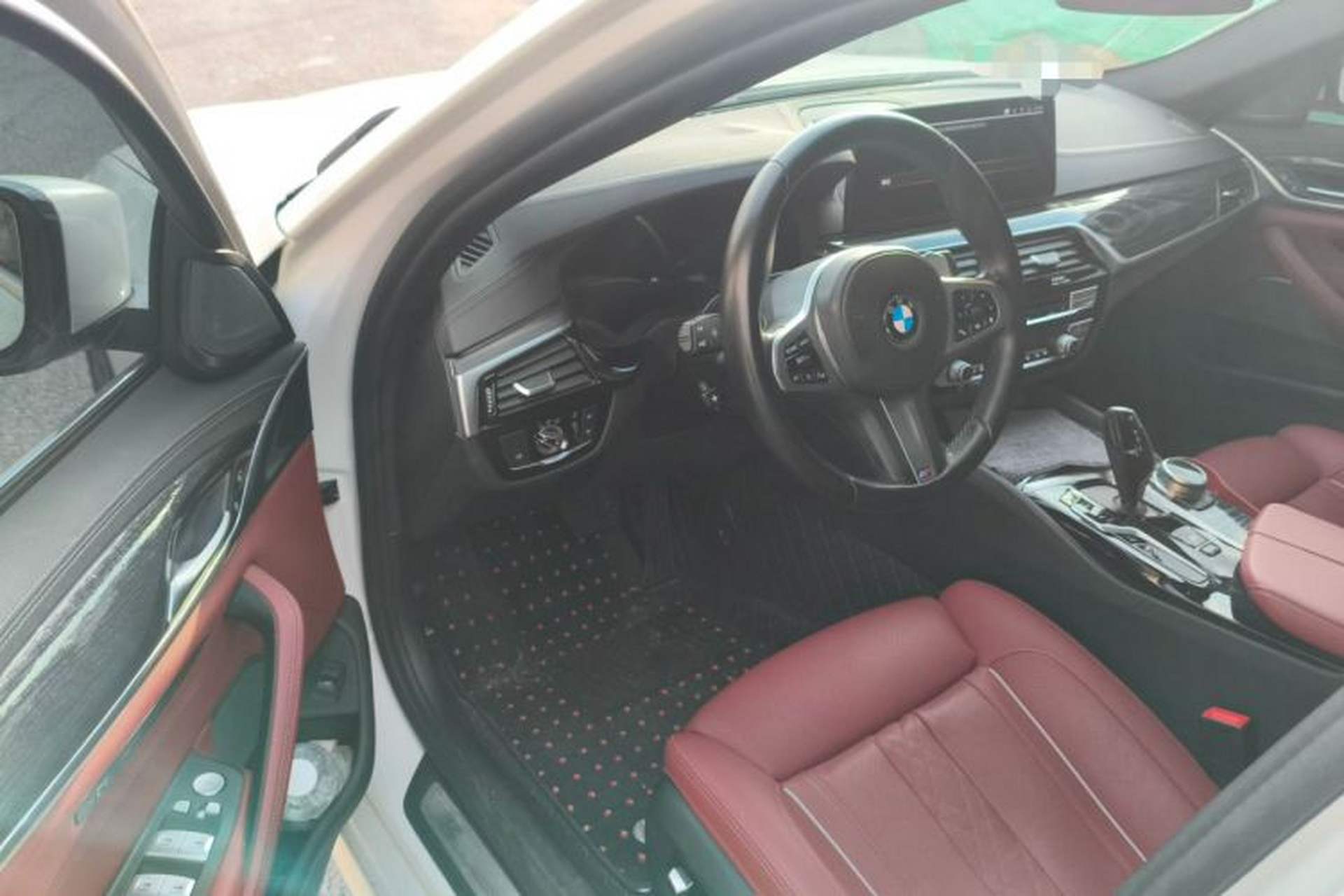 Used BMW 5 Series 2022 Restyled 530Li Luxury Edition M Sport Package Driver Seat