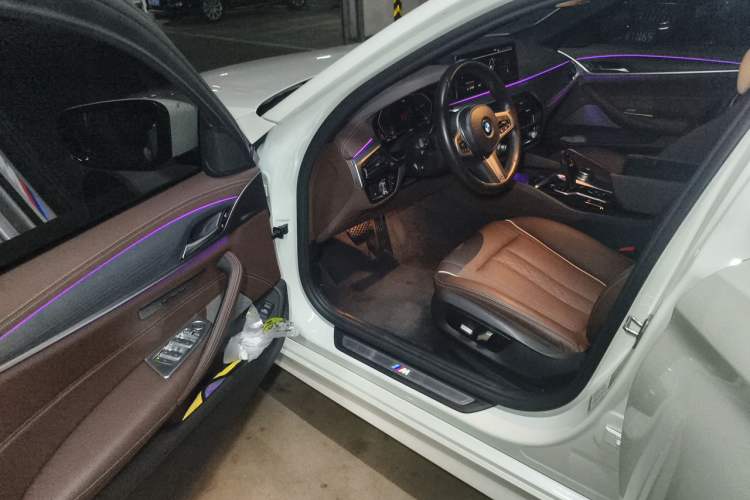 Used BMW 5 Series 2022 530Li Leading Model M Sport Package Driver Seat
