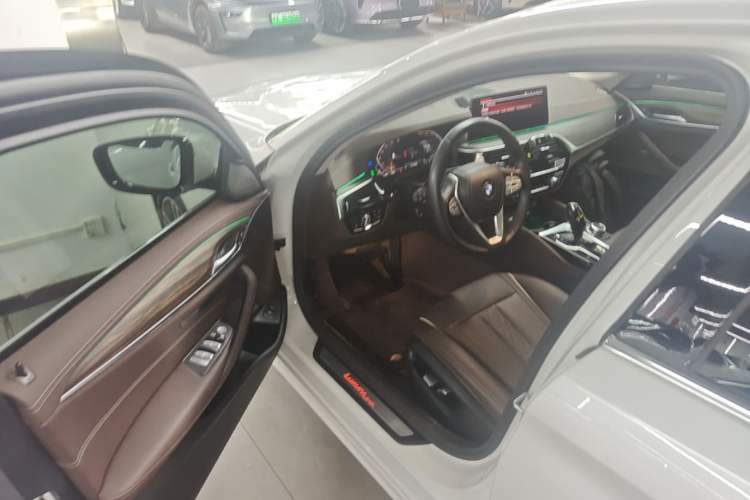 Used BMW 5 Series 2022 Updated 530Li xDrive Luxury Package Driver Seat