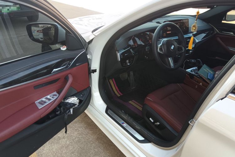 Used BMW 5 Series 2022 Restyled 530Li Leading Edition M Sport Package Driver Seat