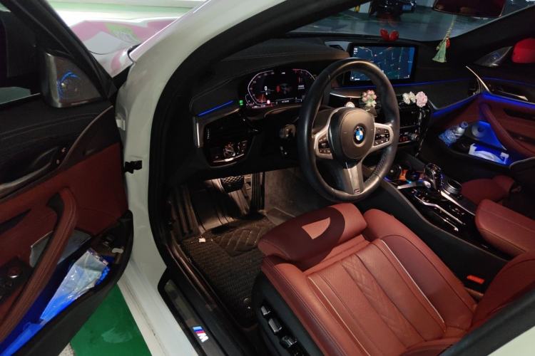 Used BMW 5 Series 2022 530Li Luxury Edition M Sport Package Driver Seat