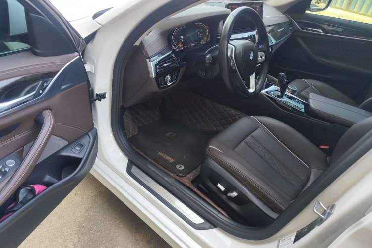Used BMW 5 Series 2022 Restyled 525Li Luxury Package Driver Seat