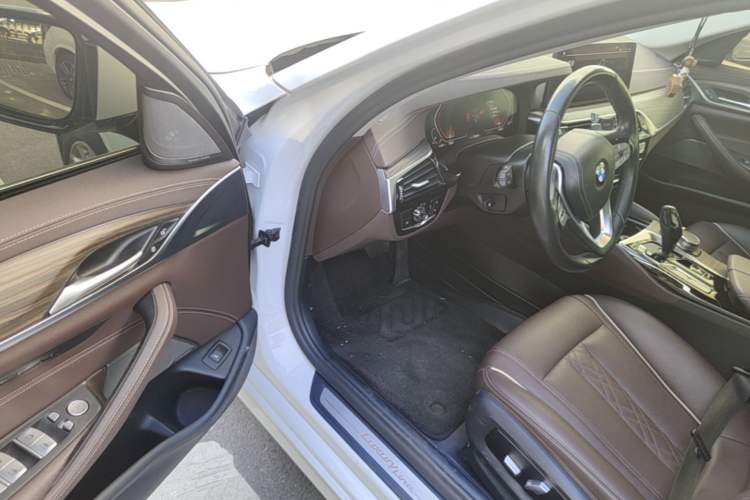 Used BMW 5 Series 2022 530Li Leading Luxury Package Driver Seat