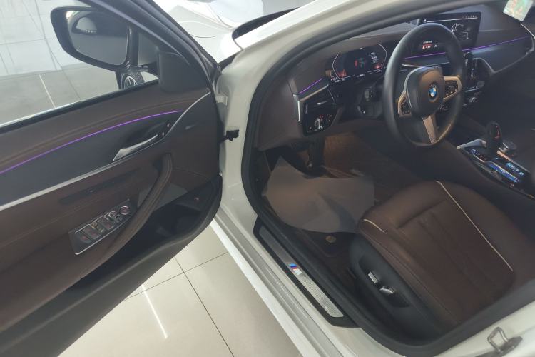 Used BMW 5 Series 2022 Restyled 530Li Leading Edition M Sport Package Driver Seat