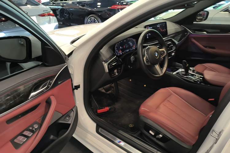 Used BMW 5 Series 2022 Restyled 525Li M Sport Package Driver Seat