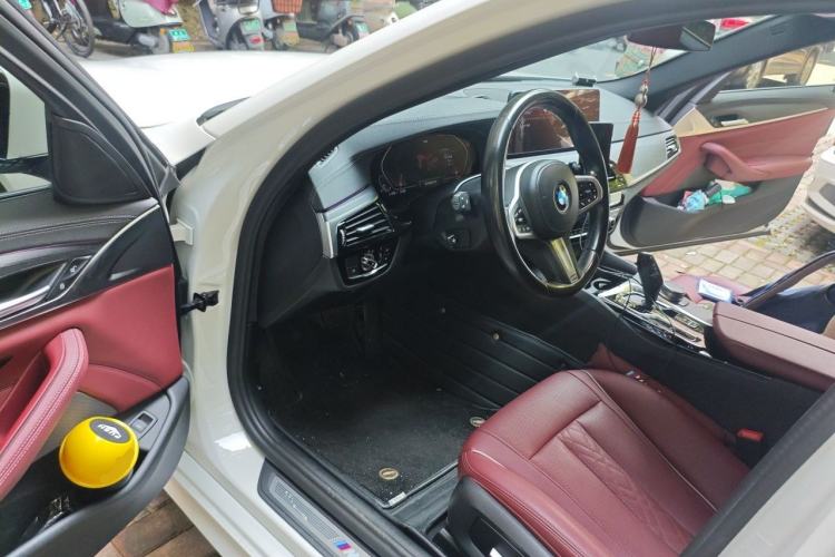 Used BMW 5 Series 2022 Restyled 530Li Leading Edition M Sport Package Driver Seat