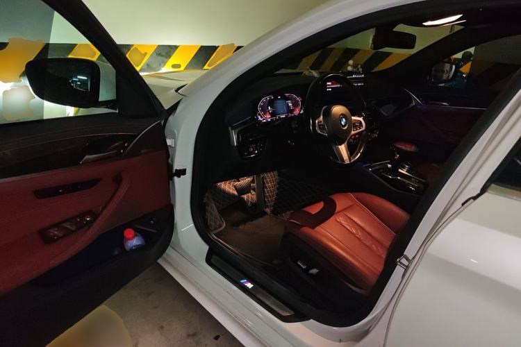 Used BMW 5 Series 2022 Restyled 530Li Leading Edition M Sport Package Driver Seat