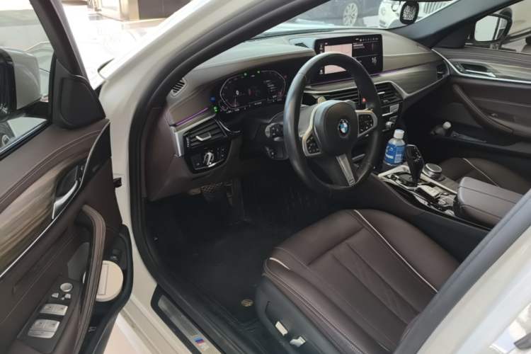 Used BMW 5 Series 2022 Restyled 530Li Leading Edition M Sport Package Driver Seat