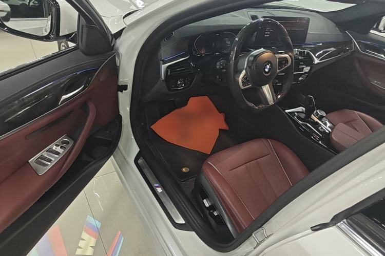 Used BMW 5 Series 2022 Restyled 530Li Leading Edition M Sport Package Driver Seat