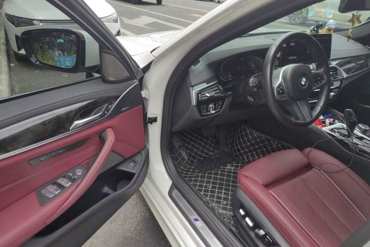 Used BMW 5 Series 2022 Second Facelift 530Li Luxury Version M Sport Package Driver Seat