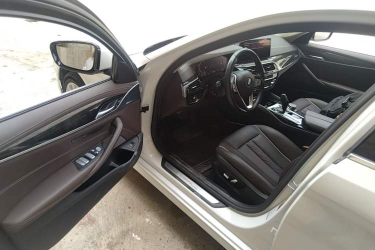 Used BMW 5 Series 2022 Second Facelift 525Li Luxury Package Driver Seat