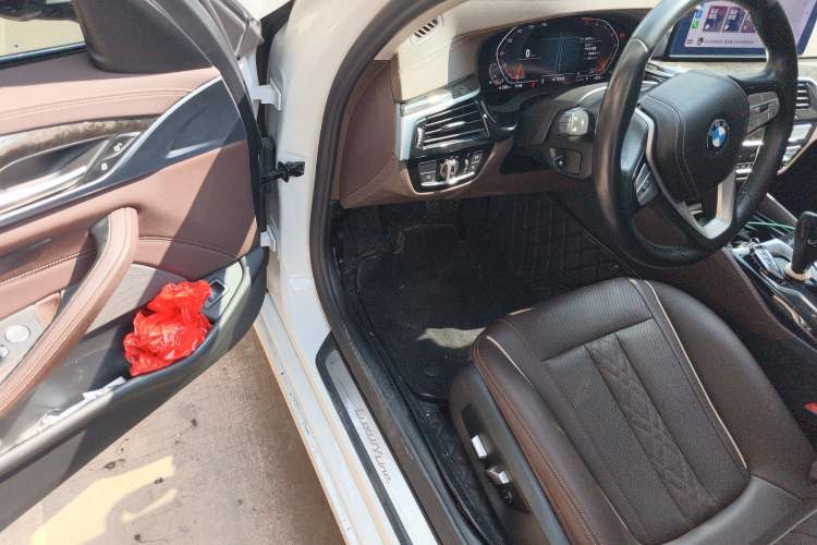 Used BMW 5 Series 2022 525Li Luxury Package Driver Seat