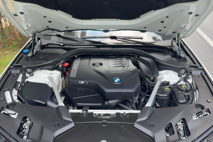Used BMW 5 Series 2022 Second Facelift 530Li Luxury Version M Sport Package Engine Bay