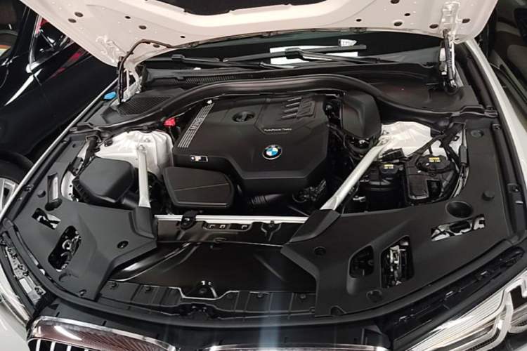 Used BMW 5 Series 2022 Second Facelift 530Li Luxury Version M Sport Package Engine Bay