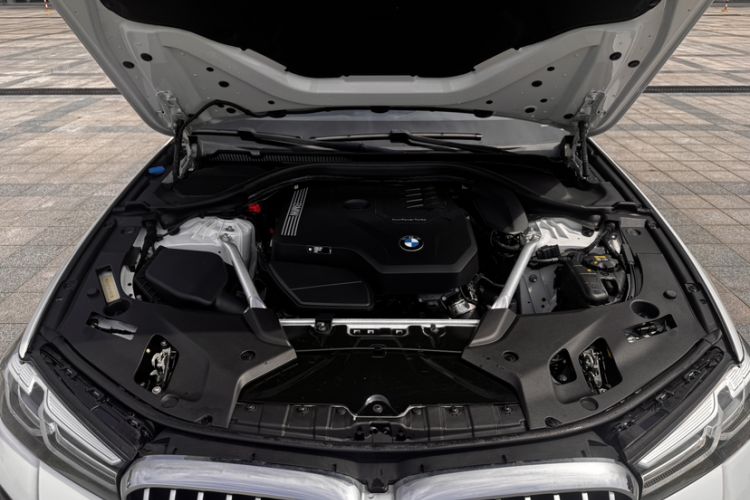 Used BMW 5 Series 2022 Restyled 525Li M Sport Package Engine Bay