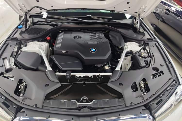 Used BMW 5 Series 2022 Second Facelift 525Li Luxury Package Engine Bay