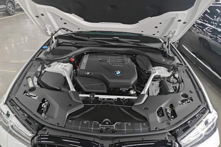 Used BMW 5 Series 2022 Second Facelift 525Li M Sport Package Engine Bay