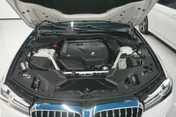 Used BMW 5 Series 2022 Second Facelift 525Li Luxury Package Engine Bay