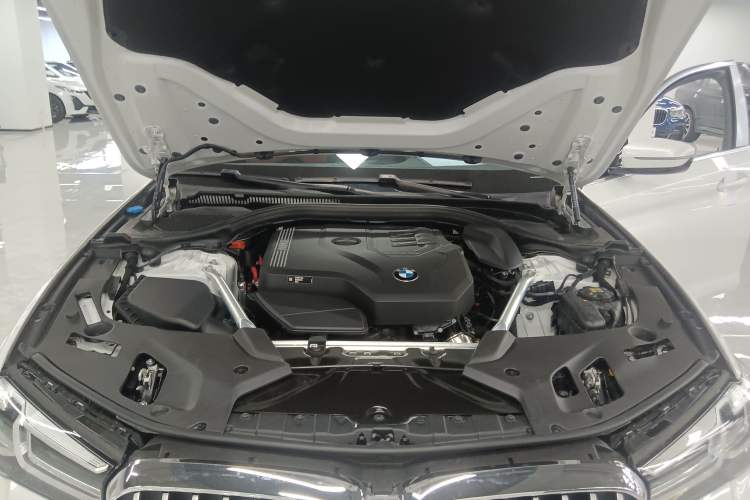 Used BMW 5 Series 2022 Second Facelift 525Li M Sport Package Engine Bay