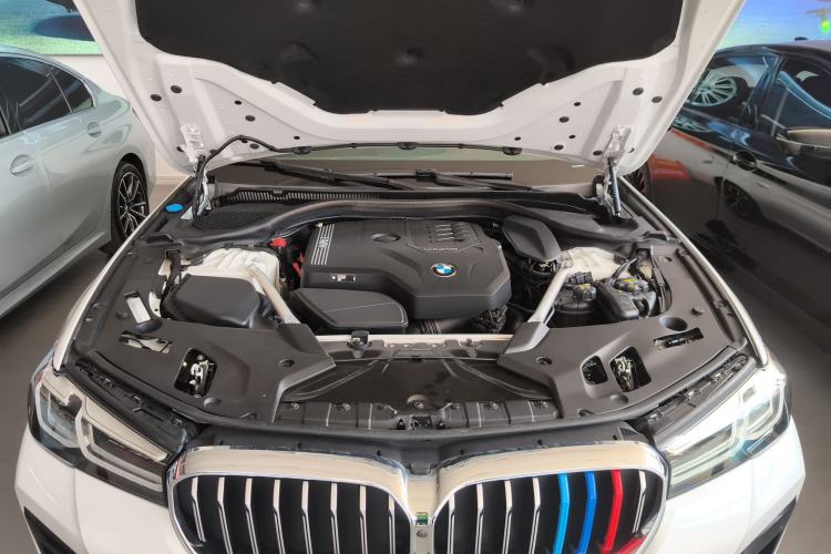 Used BMW 5 Series 2022 Second Facelift 530Li Luxury Version M Sport Package Engine Bay