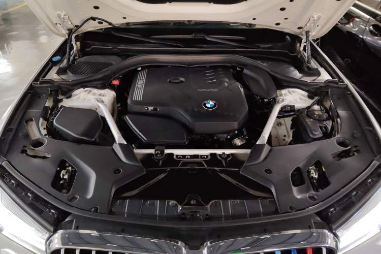 Used BMW 5 Series 2022 525Li M Sport Package Engine Bay