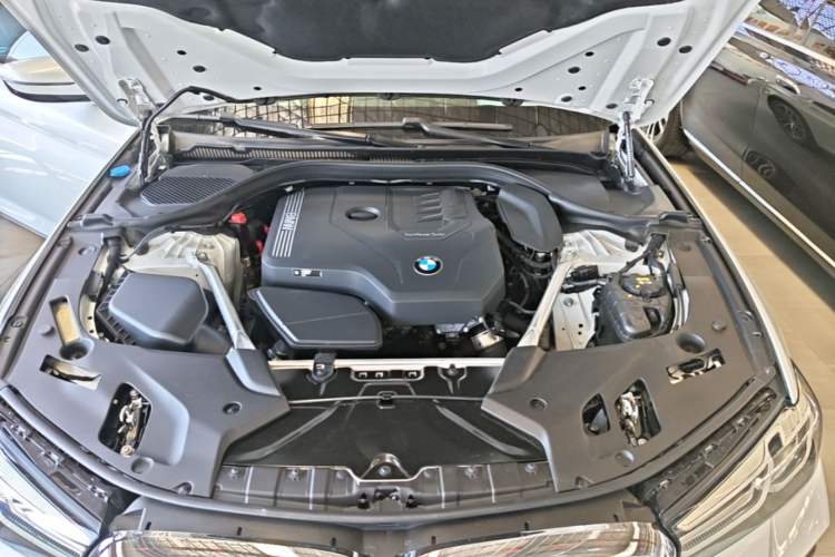 Used BMW 5 Series 2022 Second Facelift 525Li M Sport Package Engine Bay