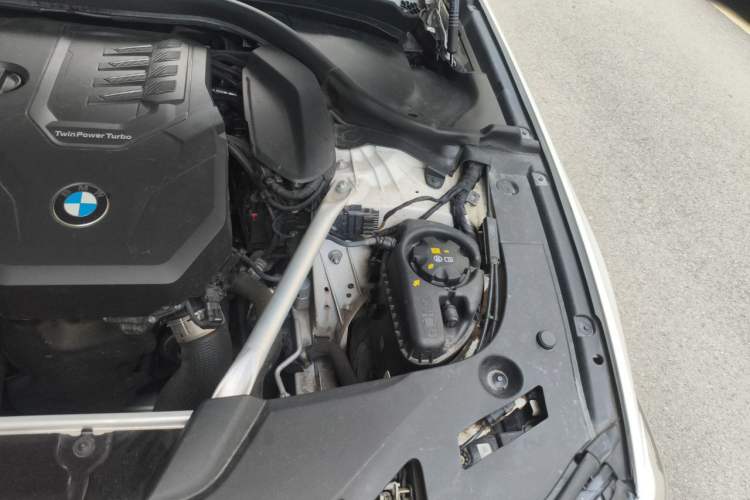 Used BMW 5 Series 2022 525i M Sport Package Engine Bay Left