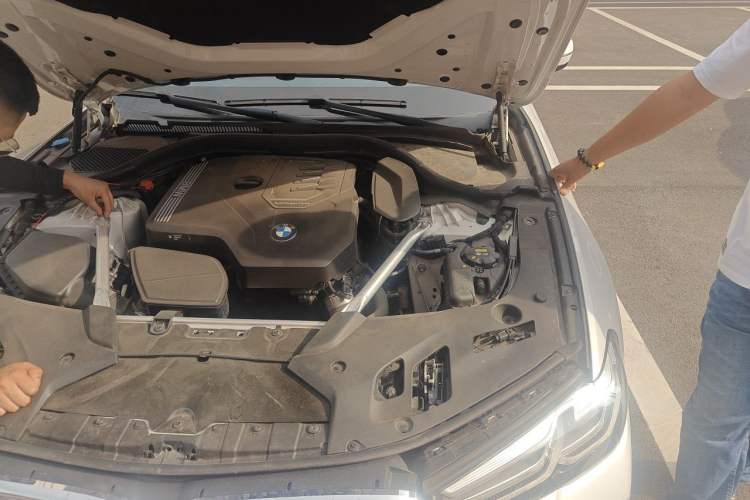 Used BMW 5 Series 2022 525Li M Sport Package Engine Bay Left