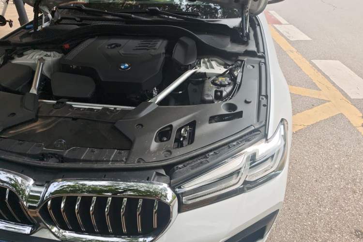 Used BMW 5 Series 2022 Second Facelift 525Li M Sport Package Engine Bay Left