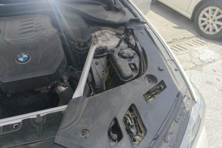 Used BMW 5 Series 2022 525Li M Sport Package Engine Bay Left
