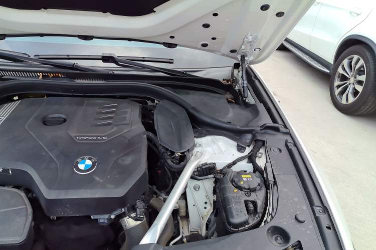 Used BMW 5 Series 2022 Restyled 525Li M Sport Package Engine Bay Left